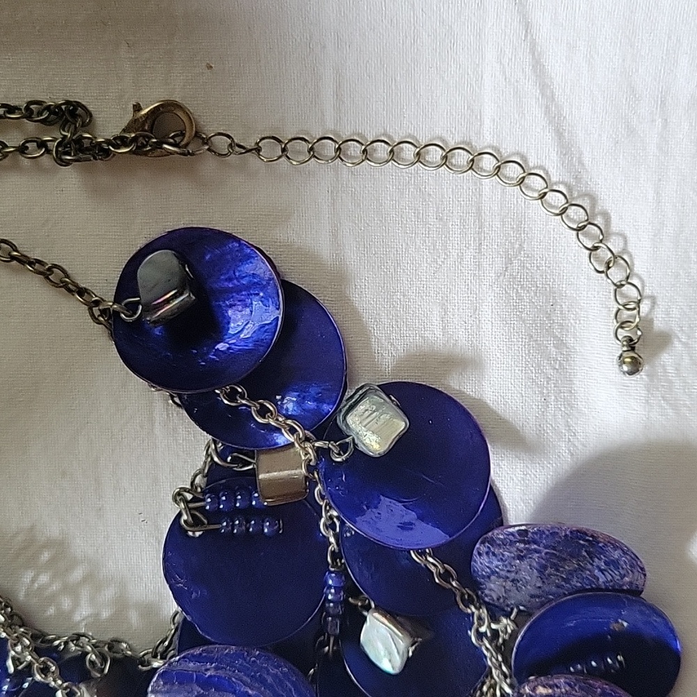 Shell Necklace - Picture 4 of 5